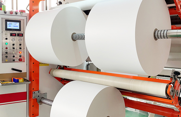 Custom Top to'g'ridan-to'g'ri termal o'z-o'zidan yopishtiruvchi aviakompaniya bagaj yorlig'i, aeroport bagaj ma'lumotlarini kuzatish yorlig'i materiallari