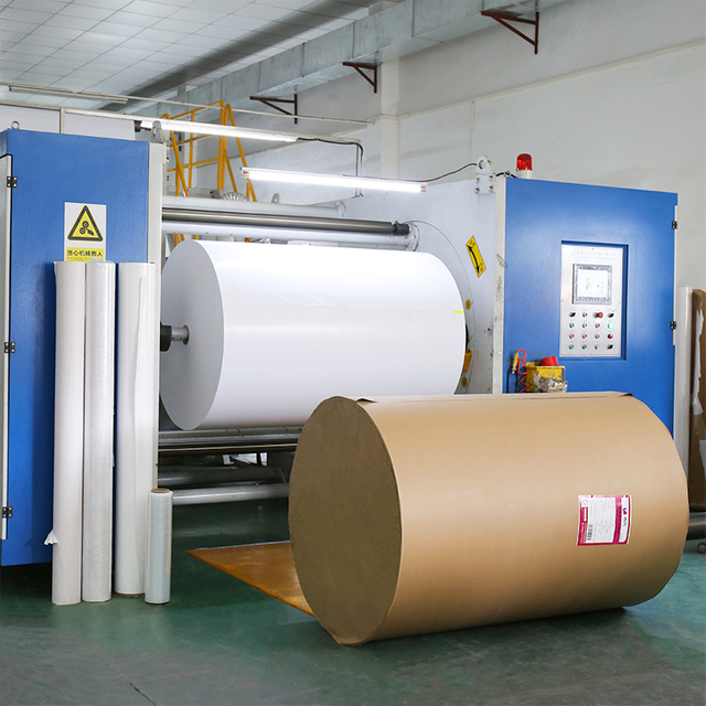 75 միկրոն ջերմային սինթետիկ թուղթ սառեցված տաք հալված սոսինձով ինքնասոսնձվող թղթով Jumbo Rolls-ով